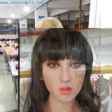 realistic female sex doll